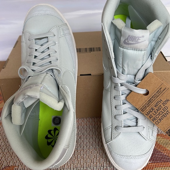 NIKE WMNS BLAZER MID '77 NEXT
NATURAL 
LIGHT SILVER/LIGHT SILVER-WOLF GREY - Picture 12 of 16